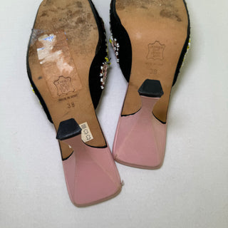 Fendi: Vintage Embroidered Kitten Heels (37) – 7 DRAWERS