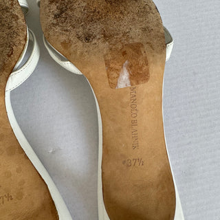Manolo Blahnik: Vintage White Flower Kitten Heels