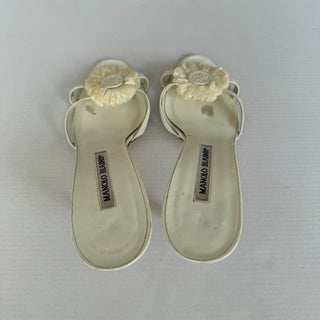 Manolo Blahnik: Vintage White Flower Kitten Heels