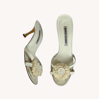 Manolo Blahnik: Vintage White Flower Kitten Heels